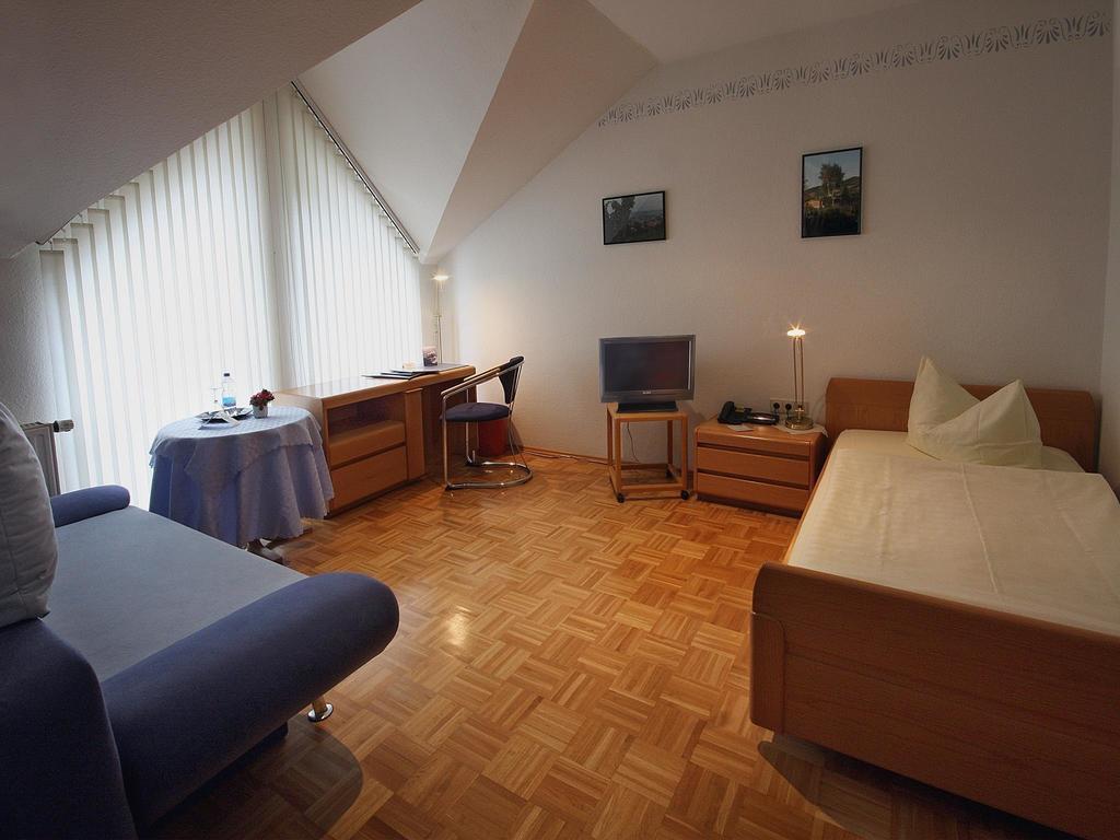 Hotel Garni Zur Bergstrasse Zwingenberg  Room photo